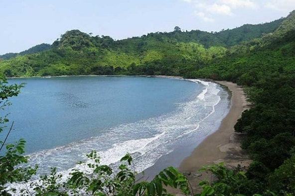 Pantai Bandealit di Kabupaten Jember